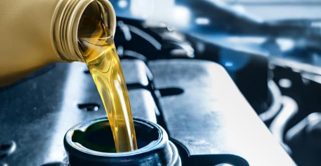 Kiedy można dolać olej do silnika, aby uniknąć poważnych problemów Kiedy można dolać olej do silnika, aby uniknąć poważnych problemów