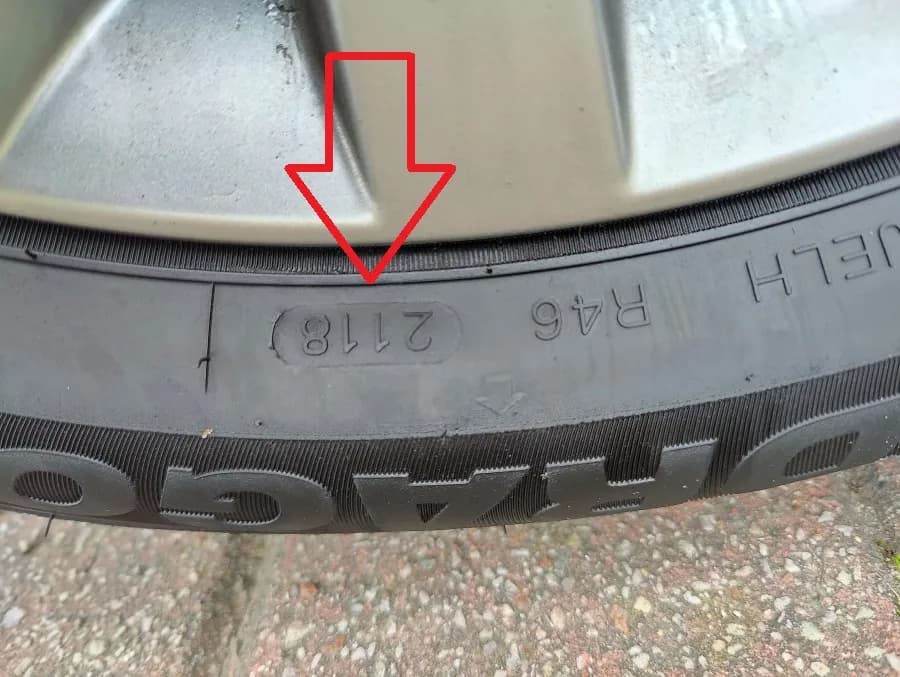 Gdzie pisze rok opony? Odkryj, jak go łatwo znaleźć na oponie Gdzie pisze rok opony? Odkryj, jak go łatwo znaleźć na oponie