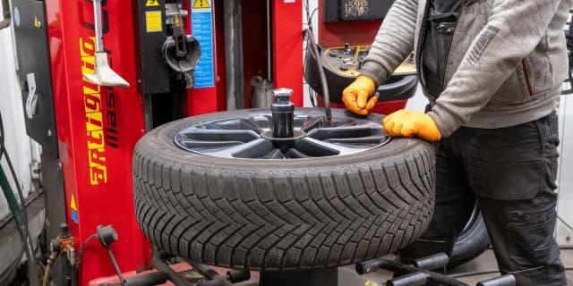 Kiedy wymienić opony na zimowe, aby uniknąć niebezpieczeństwa na drodze? Kiedy wymienić opony na zimowe, aby uniknąć niebezpieczeństwa na drodze?