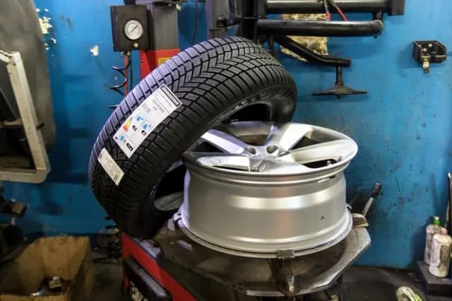 Opony zimowe ile lat? Dowiedz się, kiedy naprawdę je wymienić Opony zimowe ile lat? Dowiedz się, kiedy naprawdę je wymienić