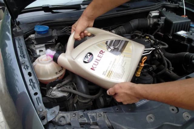 Ile płynu do chłodnicy Audi A4 B6? Oto, co musisz wiedzieć Ile płynu do chłodnicy Audi A4 B6? Oto, co musisz wiedzieć