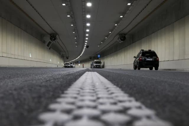 Czy kierując samochodem osobowym w tunelu 600 m muszę utrzymywać odstęp? Czy kierując samochodem osobowym w tunelu 600 m muszę utrzymywać odstęp?