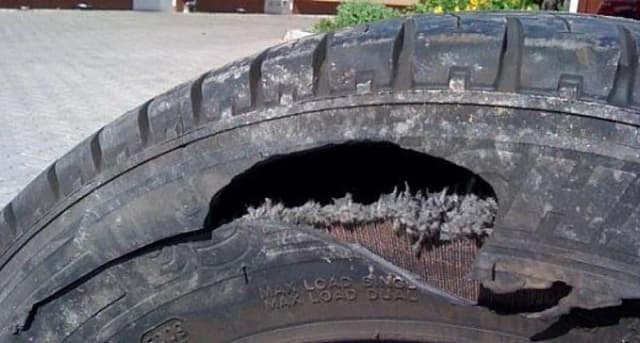 Wybrzuszenie na oponie - czy można jeździć i jakie są zagrożenia? Wybrzuszenie na oponie - czy można jeździć i jakie są zagrożenia?