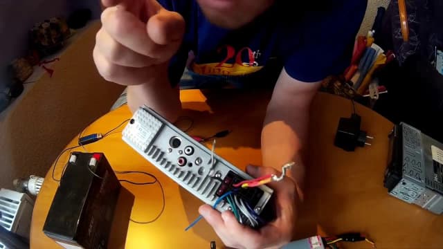 Jak podłączyć radio samochodowe na krótko i uniknąć problemów Jak podłączyć radio samochodowe na krótko i uniknąć problemów