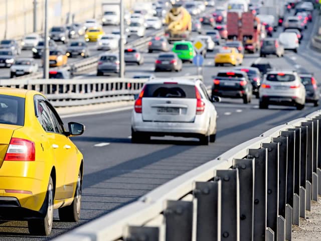Głośność opona 71 dB – czy to dużo i jak wpływa na komfort jazdy? Głośność opona 71 dB – czy to dużo i jak wpływa na komfort jazdy?