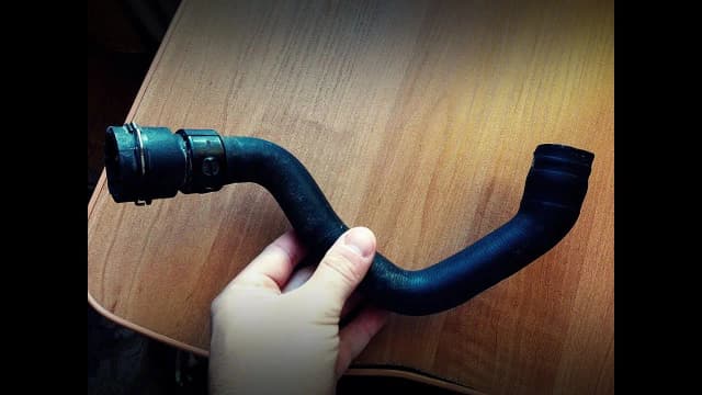 Czym skleić wąż od chłodnicy, aby uniknąć kosztownych napraw? Czym skleić wąż od chłodnicy, aby uniknąć kosztownych napraw?