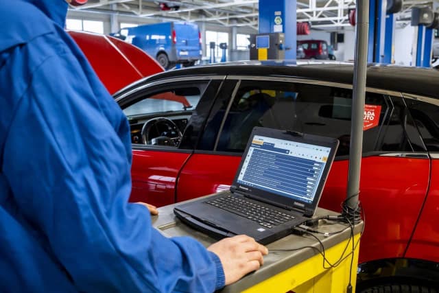 Ile wytrzymuje bateria w samochodzie elektrycznym? Oto zaskakujące fakty Ile wytrzymuje bateria w samochodzie elektrycznym? Oto zaskakujące fakty