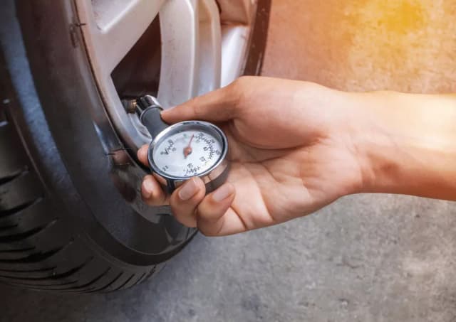 Ile powietrza w oponach 225/45 R17? Kluczowe informacje dla bezpieczeństwa Ile powietrza w oponach 225/45 R17? Kluczowe informacje dla bezpieczeństwa